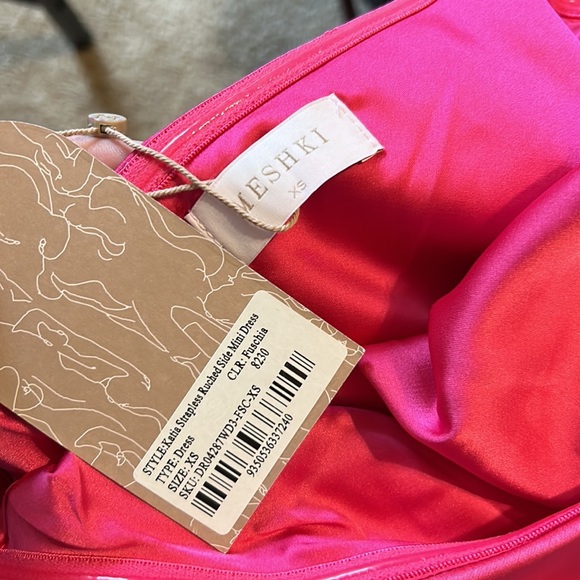 Super chic and sexy, pink strapless mini dress. - Picture 11 of 12